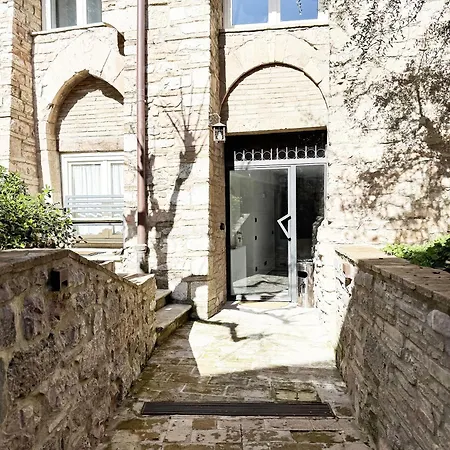 Il Cortile Di Assisi * Assisi